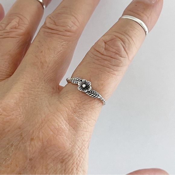 Sterling Silver Minimalist Flower Ring with Leaves, Silver Rings, Leaf Ring - Picture 3 of 13